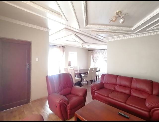 3 BEDROOM FREESTANDING SOLD IN KANANA